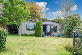 Lake-view Hideaway - Acacia Bay, Taupo
